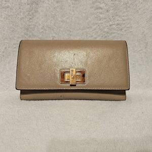 🔥EUC FENDI PEEKABOO WALLET  ON CHAIN